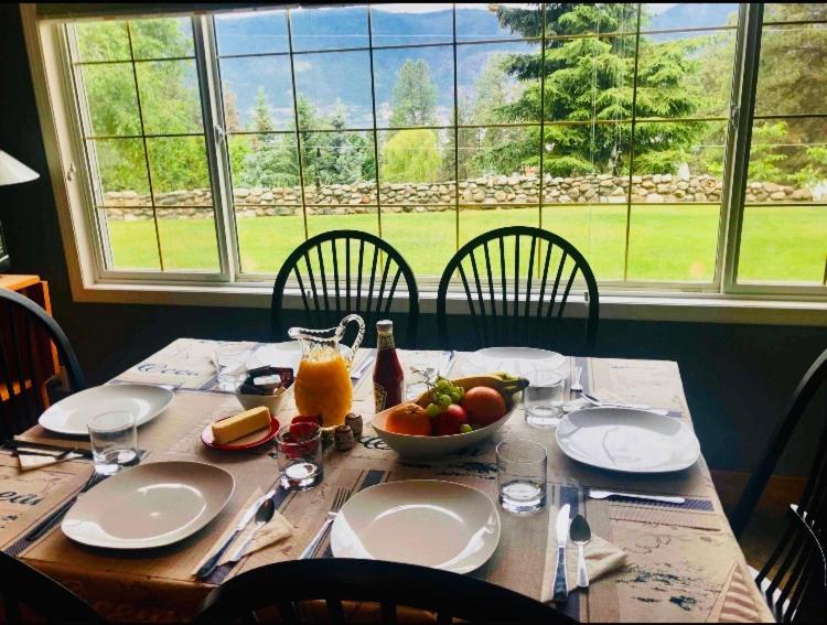 The Blue House Bed And Breakfast Lake Country Exterior photo
