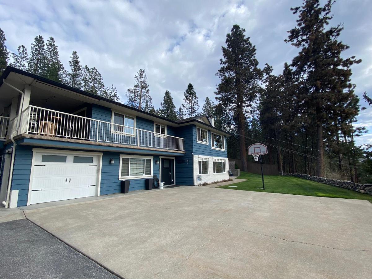 The Blue House Bed And Breakfast Lake Country Exterior photo