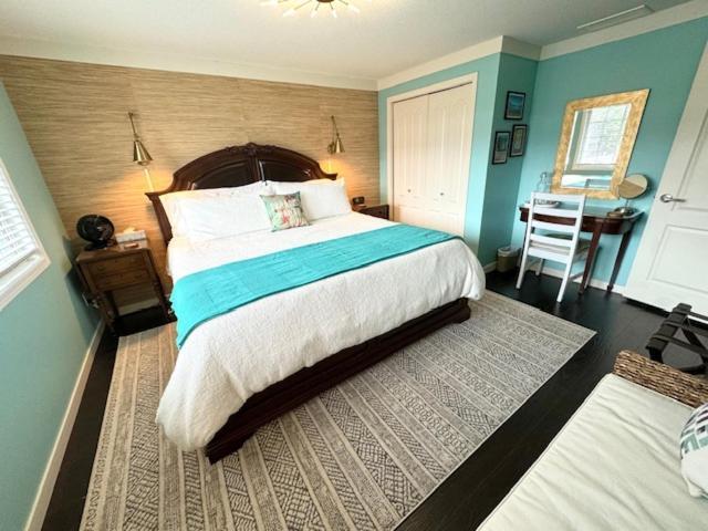 The Blue House Bed And Breakfast Lake Country Exterior photo